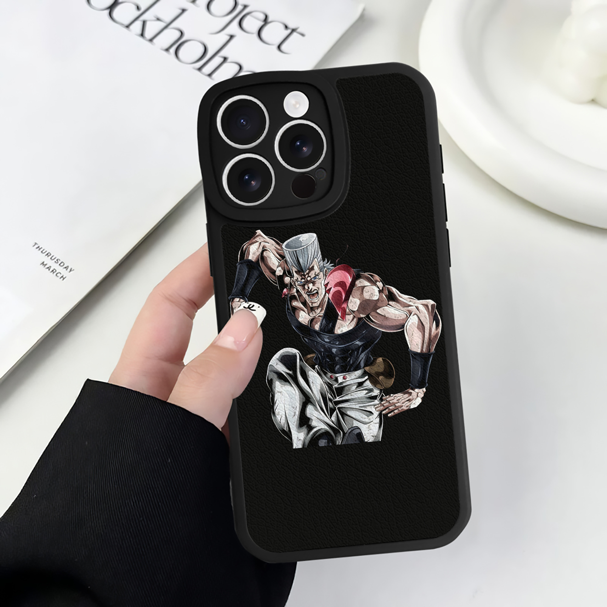 （画像用） ジョジョの奇妙な冒険 ジャン＝ピエール?ポルナレフ JoJo's Bizarre Adventure Jan Pierre Polnareff 【iPhone 16シリーズ対応】シリコンスマホケース（レザー調） 材質：シリコン